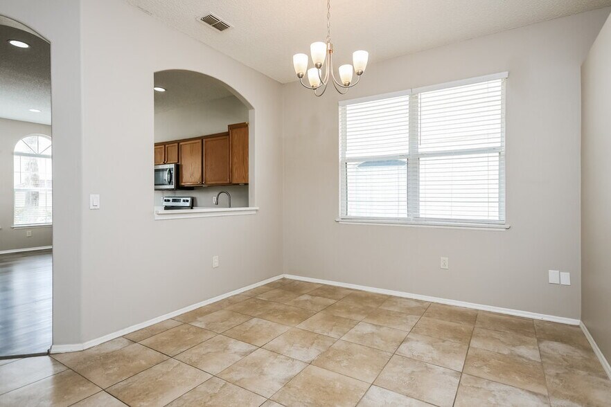 Building Photo - 1027 Lake Biscayne Way