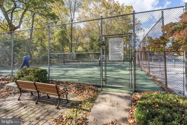 Building Photo - 10423 Montrose Ave