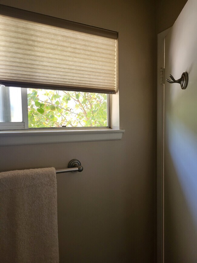 Building Photo - 5182 Jay St