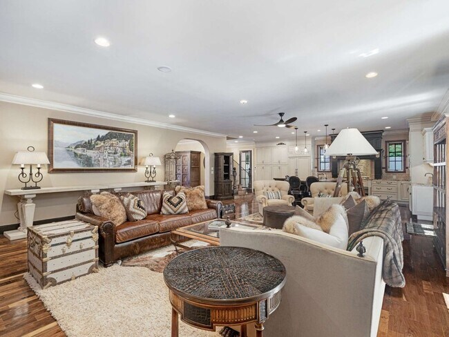 Building Photo - 3807 Harding Pl