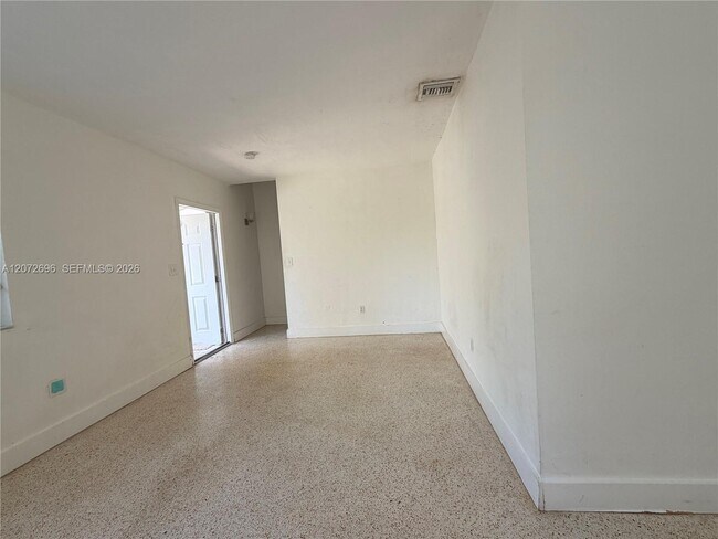 Building Photo - 3068 Carter St