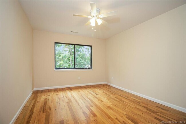 Building Photo - 685 Success Ave