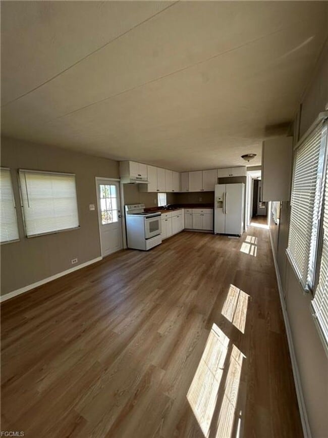 Building Photo - Imperial Harbor Home - First Month Rent FREE!