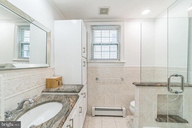 Building Photo - 23 E Elm St