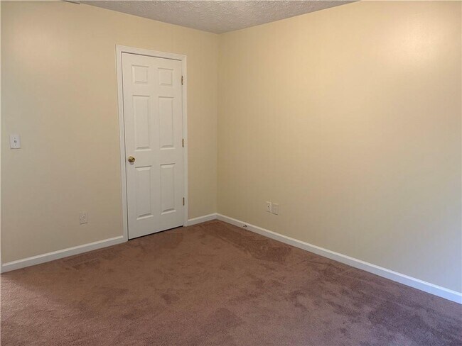 Building Photo - 5975 Hillvale Trail