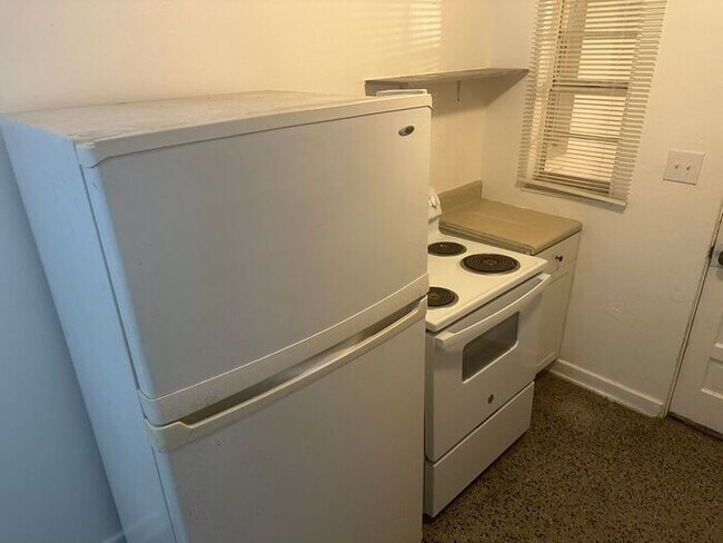Building Photo - Charming 1/2 duplex in the heart of Orlando