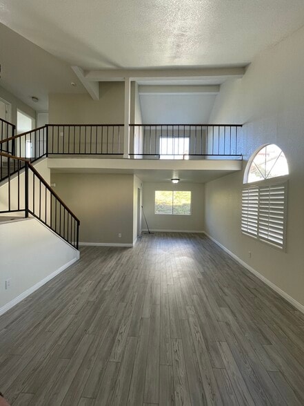 Building Photo - 6310 N Wisteria Ave