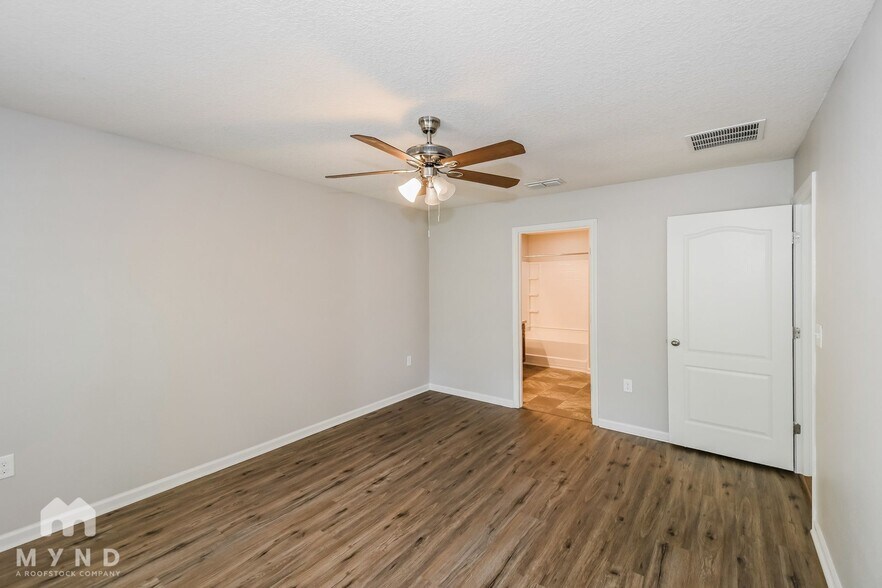 Building Photo - 11892 Carson Lake Dr W