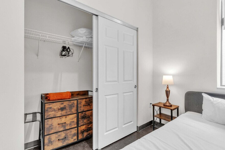 Building Photo - 800 Penn Ave