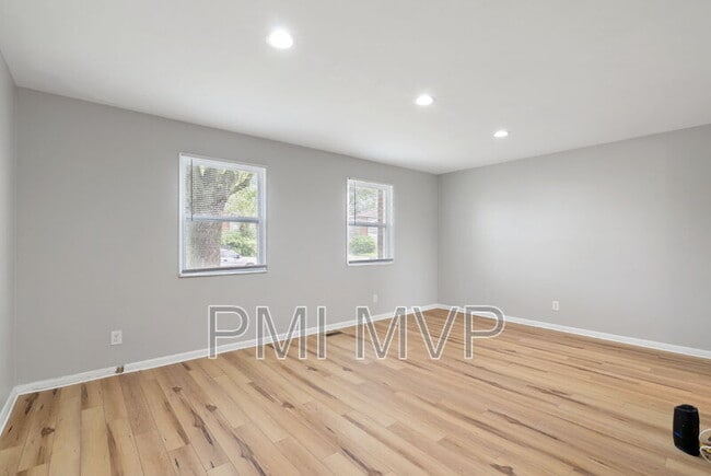 Building Photo - 3027 Rotunda Ct S