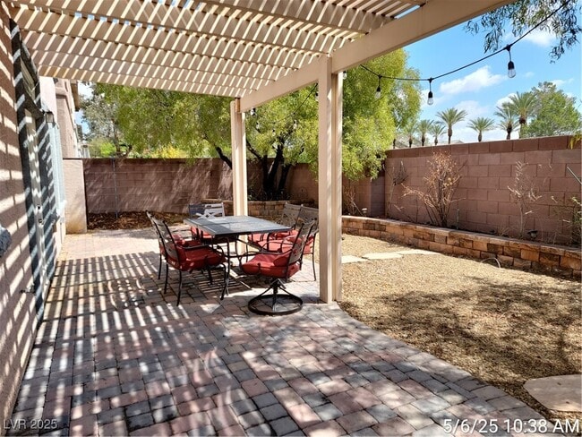 Building Photo - 2248 Summer Home St