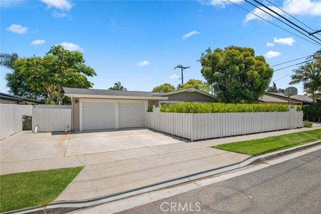 Building Photo - 1644 Tustin Ave