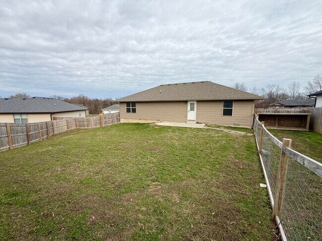 Building Photo - 633 S Southgate Dr