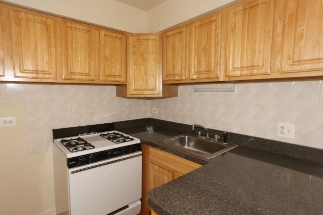 Building Photo - 535 W Aldine Ave