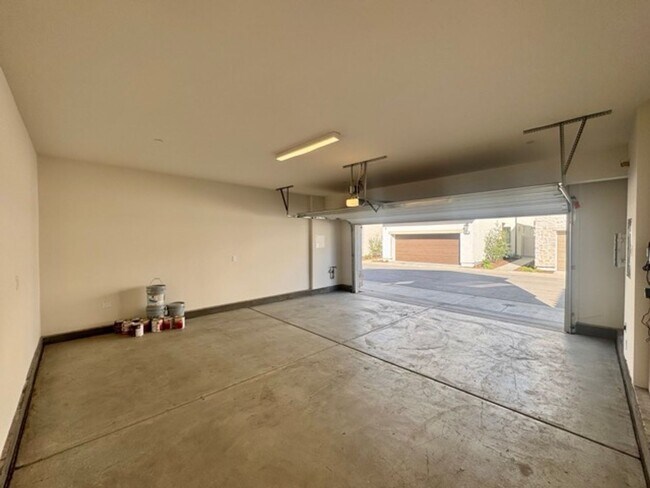 Building Photo - Brand New 4 Bedroom Home with Solar in Gat...