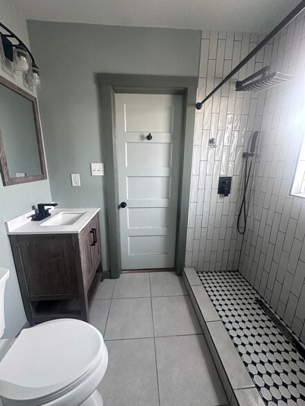 Building Photo - 3211 Savannah Ave