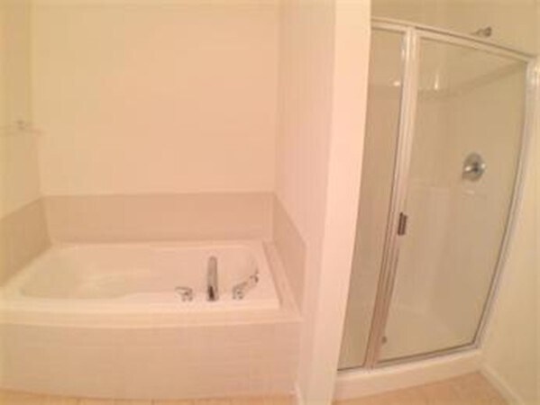 Building Photo - 52 Tulip Cir