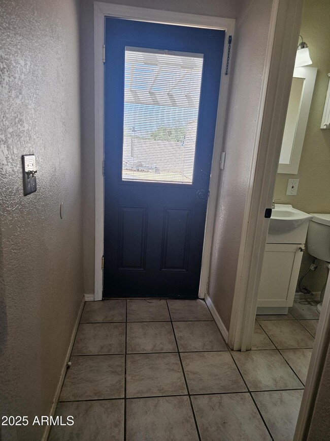 Building Photo - 111 Arrowhead Dr