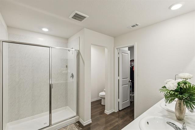 Building Photo - 909 Emerald Gate Dr