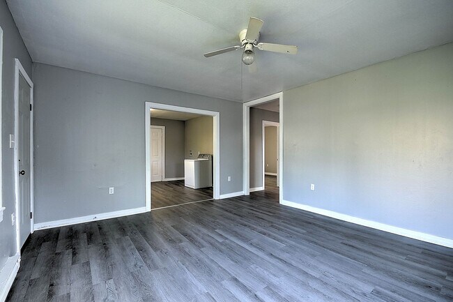 Building Photo - 304 N Hardin St