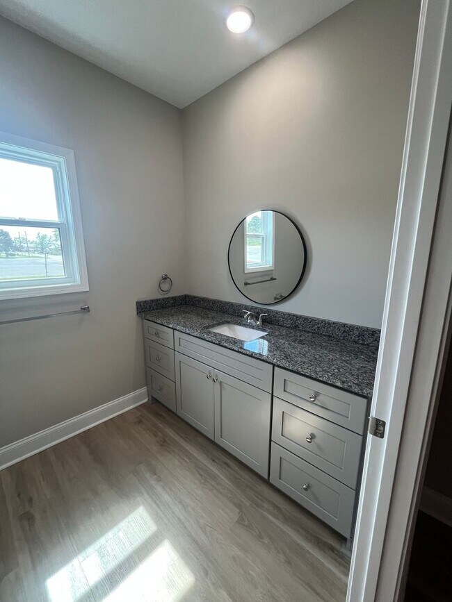 Building Photo - 215/217 N Elm St