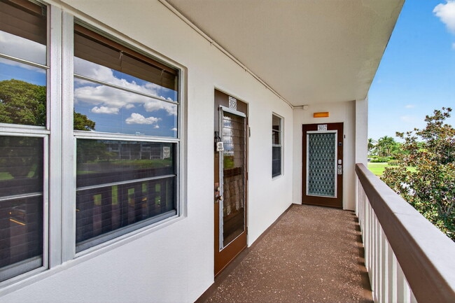 Building Photo - 3038 Hythe A