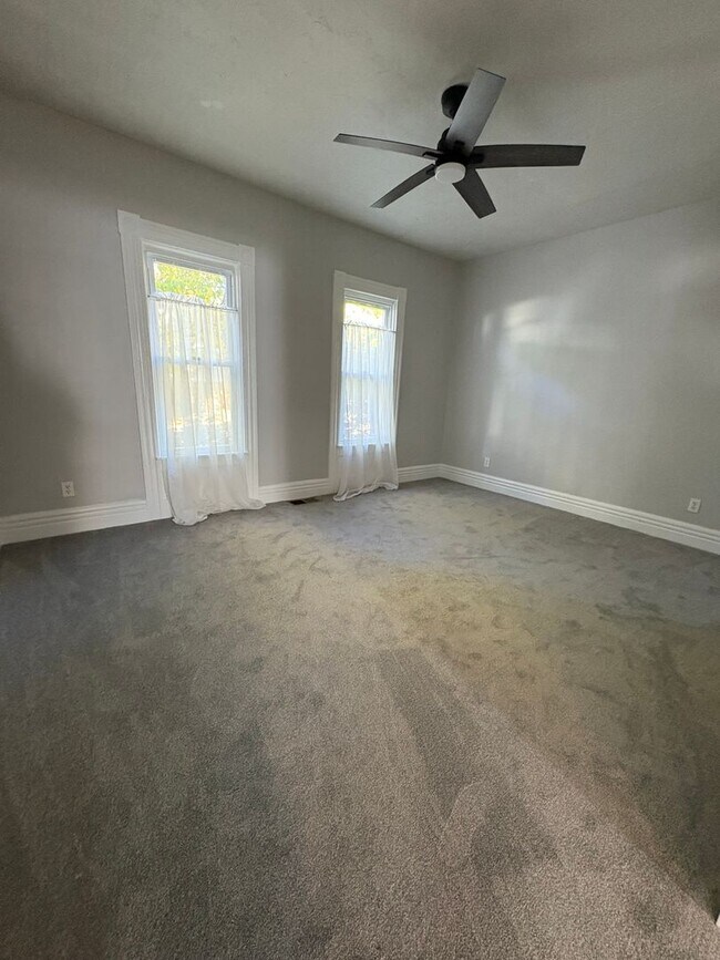 Building Photo - STUNNING Two Bedroom Single Family Home!