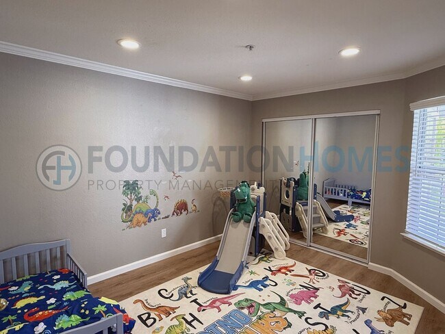 Building Photo - 38 Bridle Path Ln