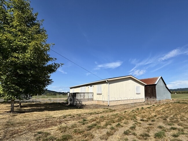 Building Photo - 9500 SW Old Highway 47