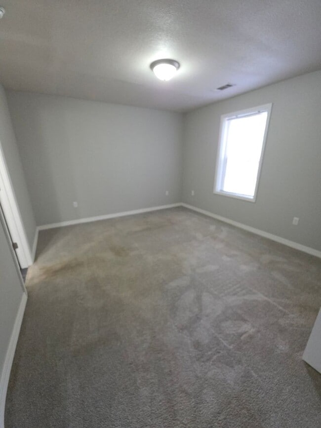 Building Photo - 2211 S Hartford Cove