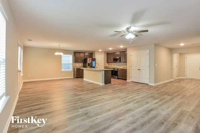 Building Photo - 304 Sportsman Dr