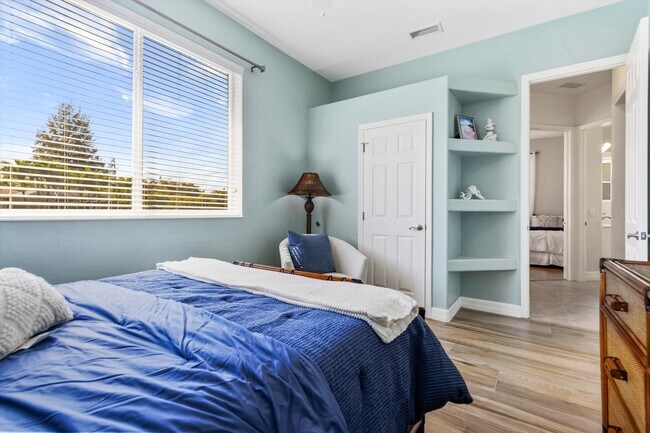 Building Photo - 3219 SW 7th Ln