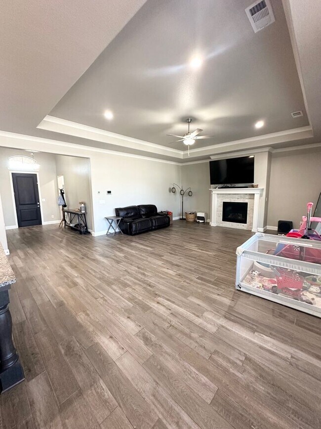 Building Photo - 3 Bed 2 Bath Ready to Rent ASAP!