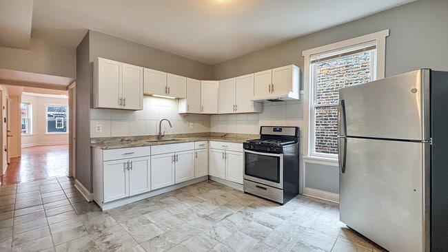 Building Photo - 2308 N Avers Ave