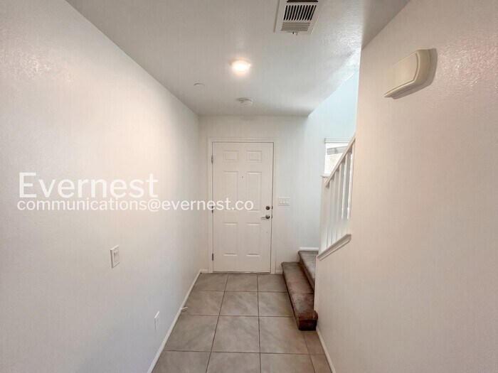 Building Photo - 639 Sedum Ave.