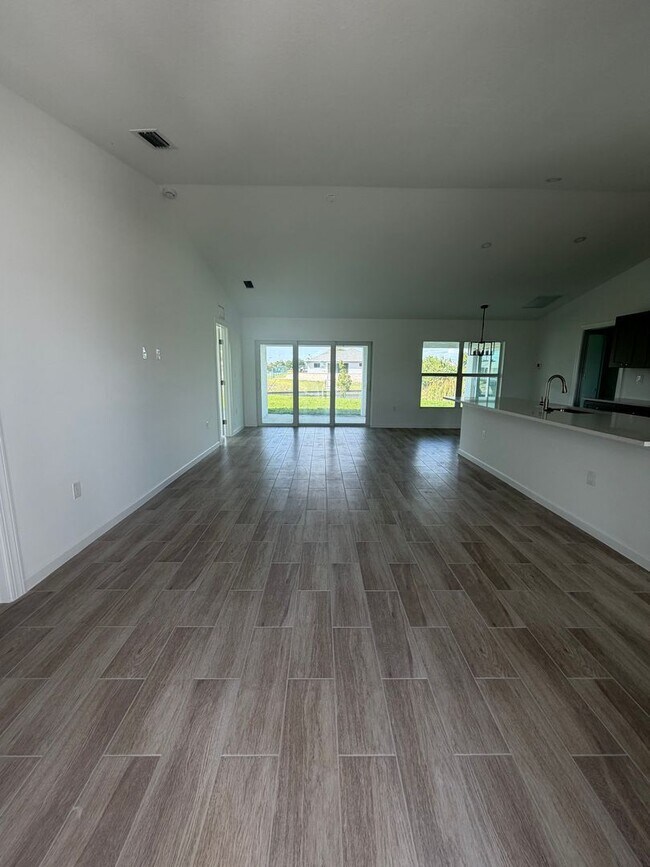 Building Photo - 1301 NE 11th Terrace