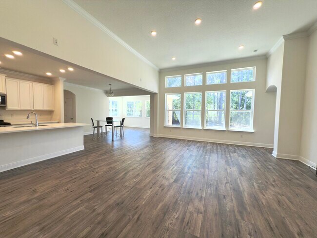 Building Photo - 296 Symphony Way