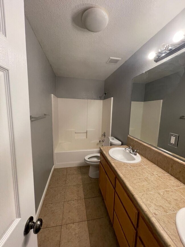 Building Photo - MOVE-IN READY – THIS ONE WILL GO FAST!