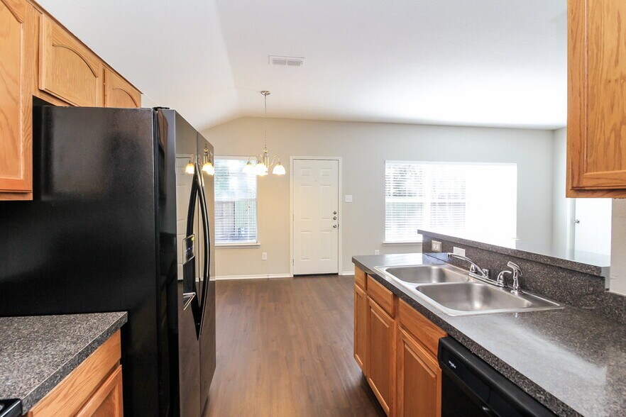 Building Photo - 1124 Sandalwood Dr