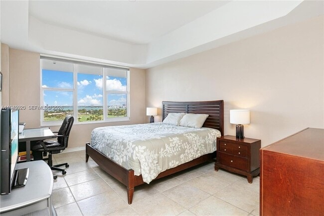 Building Photo - 5600 Collins Ave