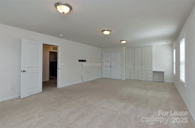 Building Photo - 2015 Saddlebred Dr