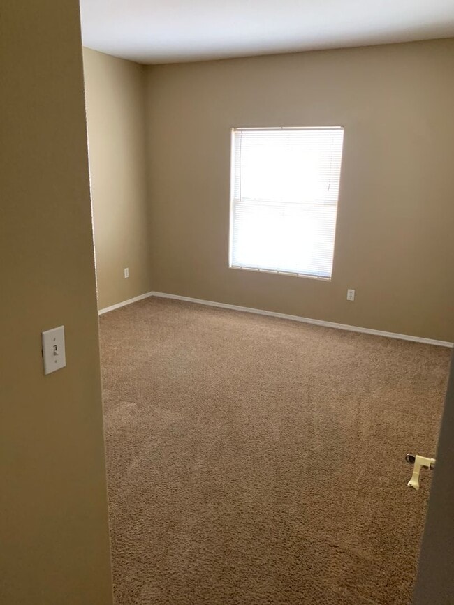 Building Photo - 3 Bedroom Condo in the Northwest