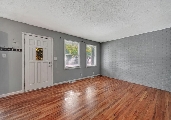 Building Photo - 2221 N 32nd St