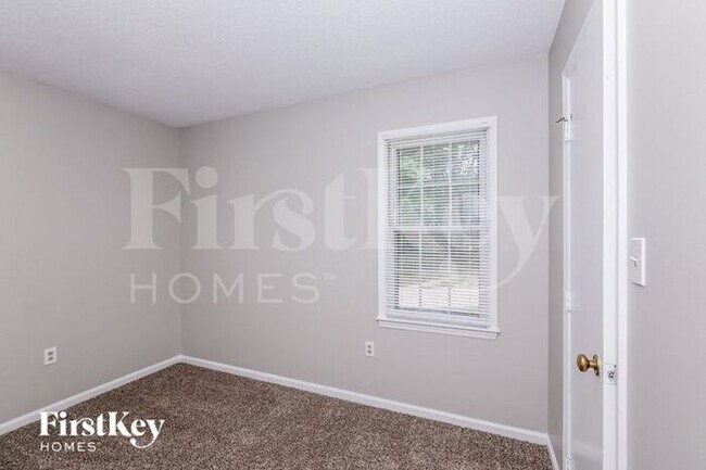 Building Photo - 6806 San Luis Ln