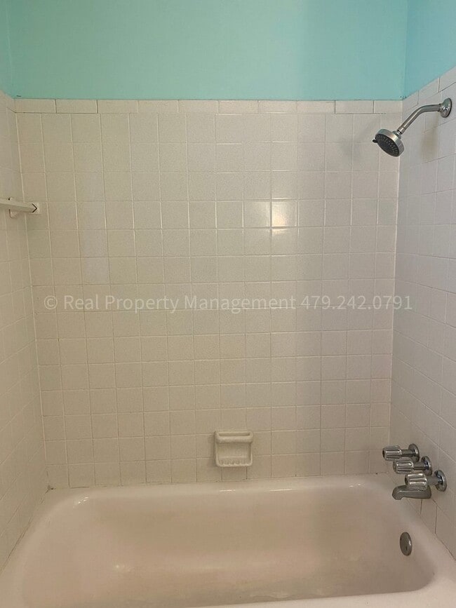 Building Photo - 1901 S 72nd St