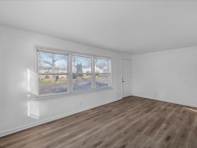 Building Photo - 1324 Odessa Dr