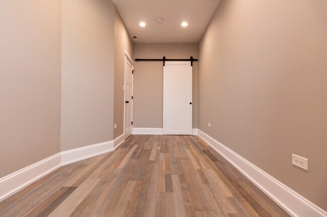 Building Photo - 3757 W Addison St