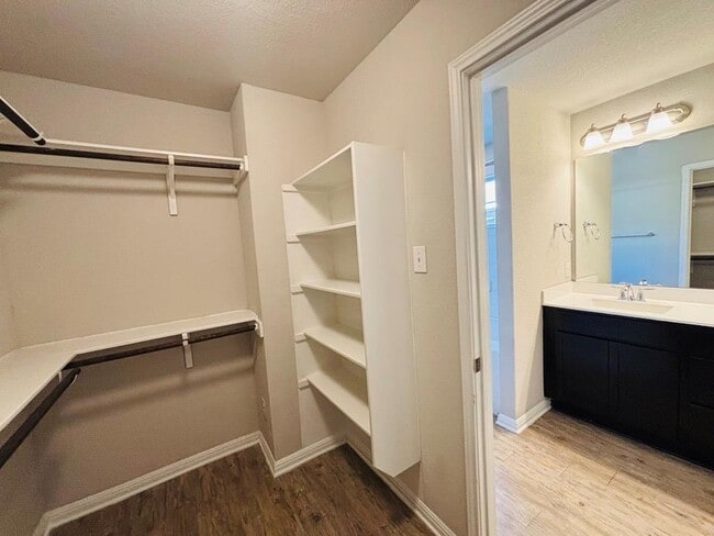 Building Photo - 1320 Walden Pond Dr