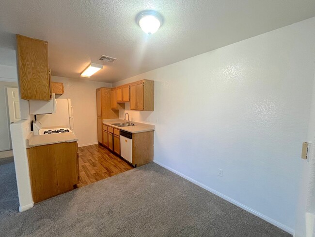 Building Photo - SPACIOUS 2BED/2BATH CONDO * SECOND FLOOR FLOOR UNIT*