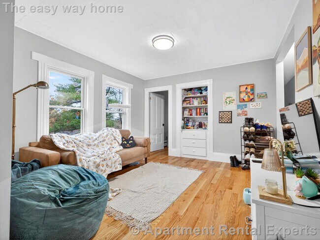 Building Photo - 114 Woodstock St